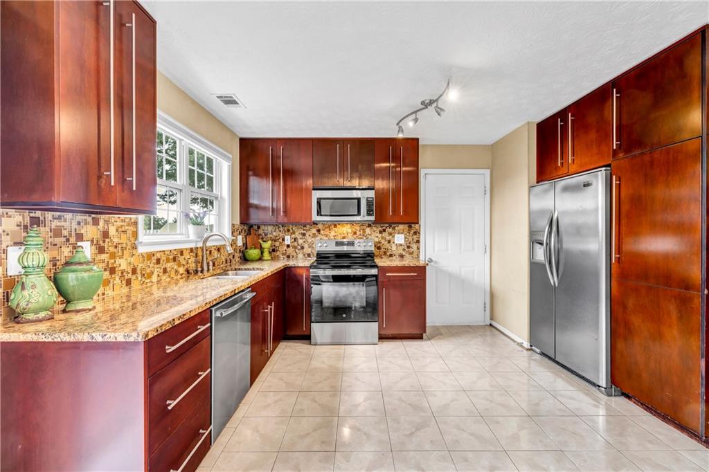 1405 Overland Crossing