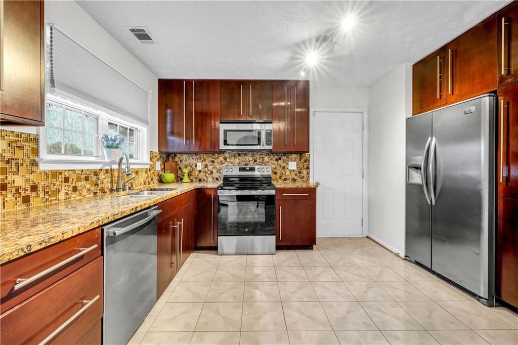 1405 Overland Crossing