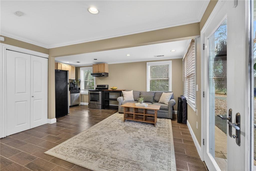 1040 Lindridge Drive NE