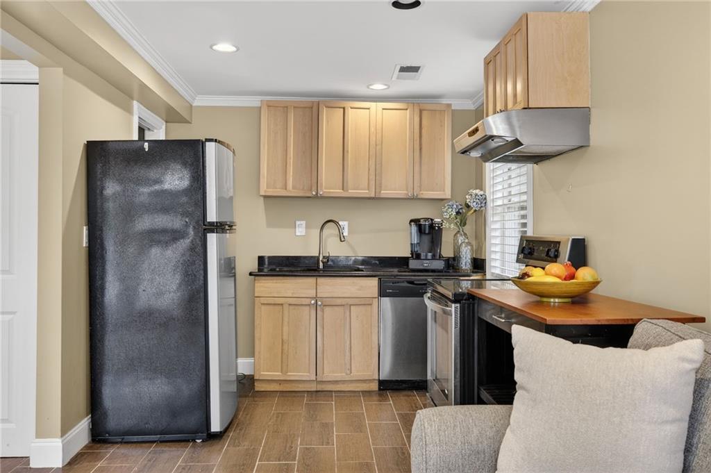 1040 Lindridge Drive NE