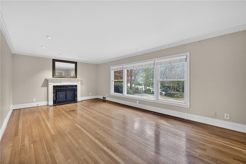 1040 Lindridge Drive NE