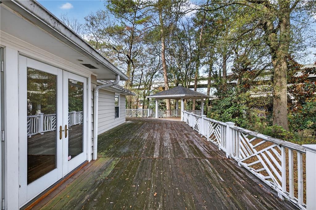 1040 Lindridge Drive NE