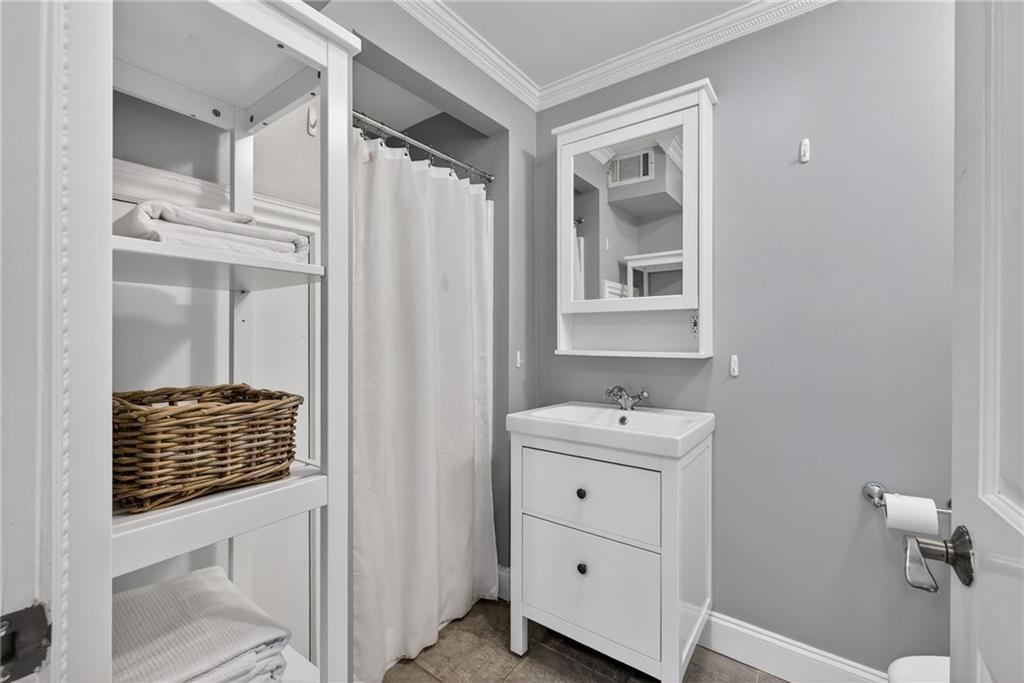 1040 Lindridge Drive NE