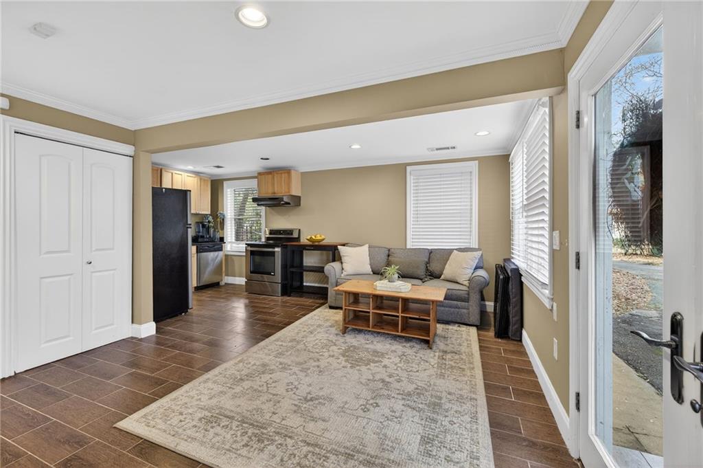 1040 Lindridge Drive NE