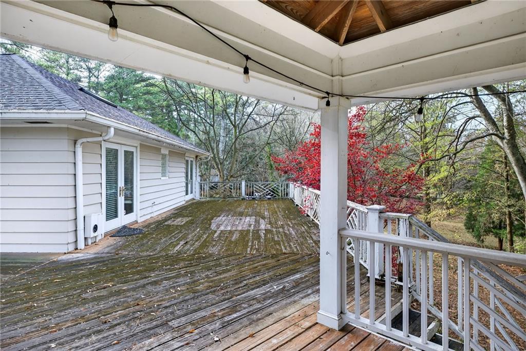 1040 Lindridge Drive NE