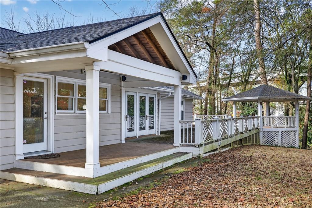 1040 Lindridge Drive NE