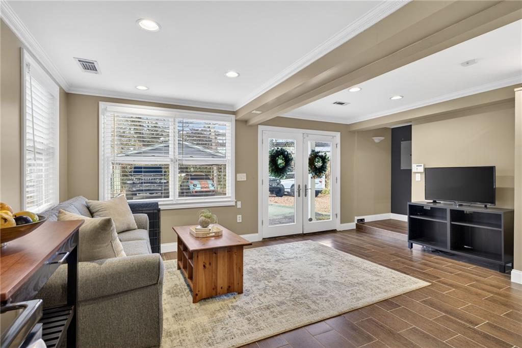 1040 Lindridge Drive NE