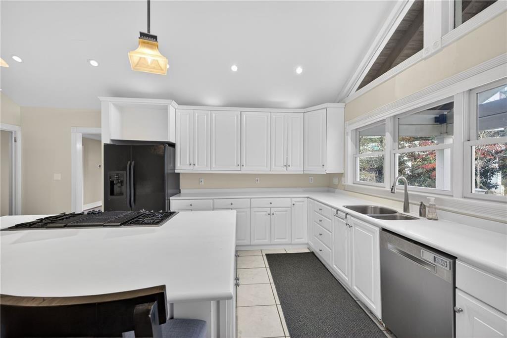 1040 Lindridge Drive NE