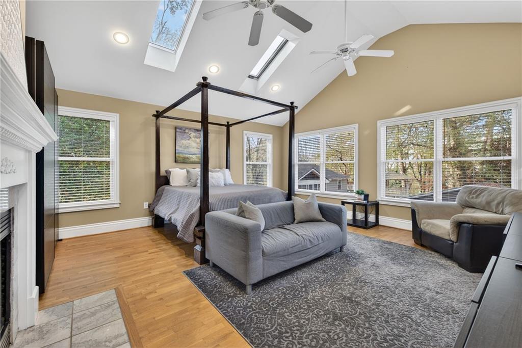 1040 Lindridge Drive NE