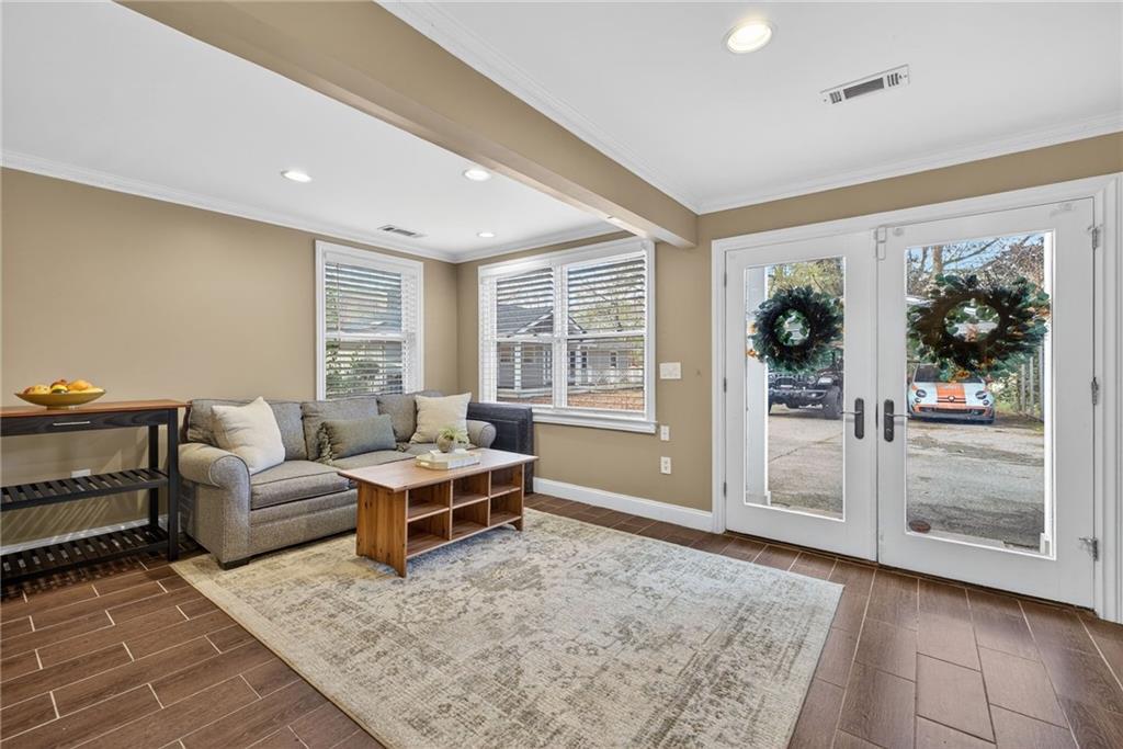 1040 Lindridge Drive NE