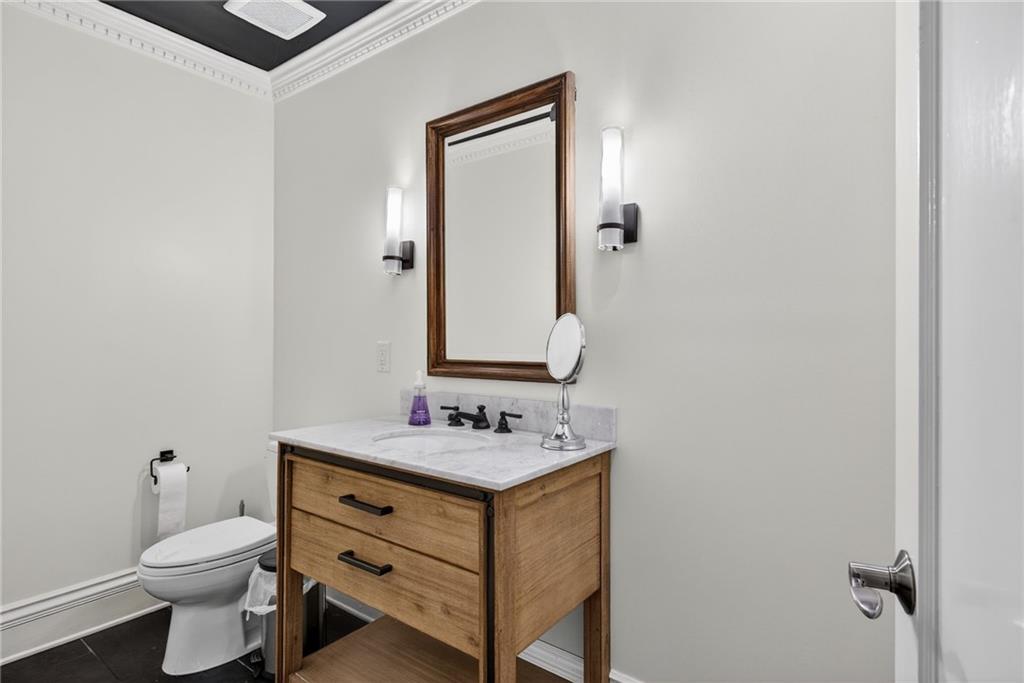 1040 Lindridge Drive NE