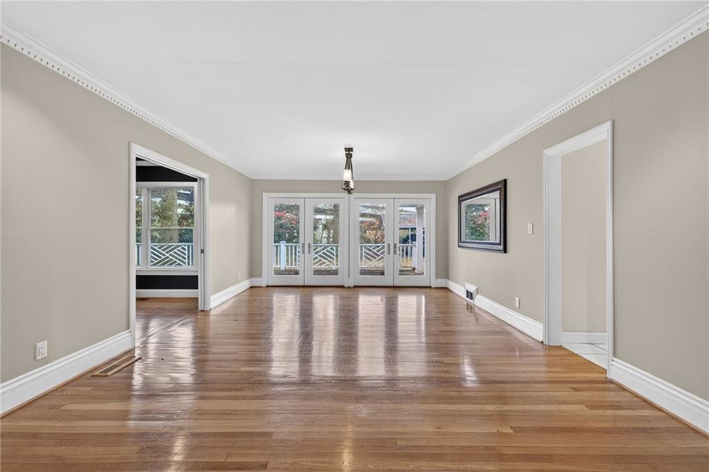 1040 Lindridge Drive NE