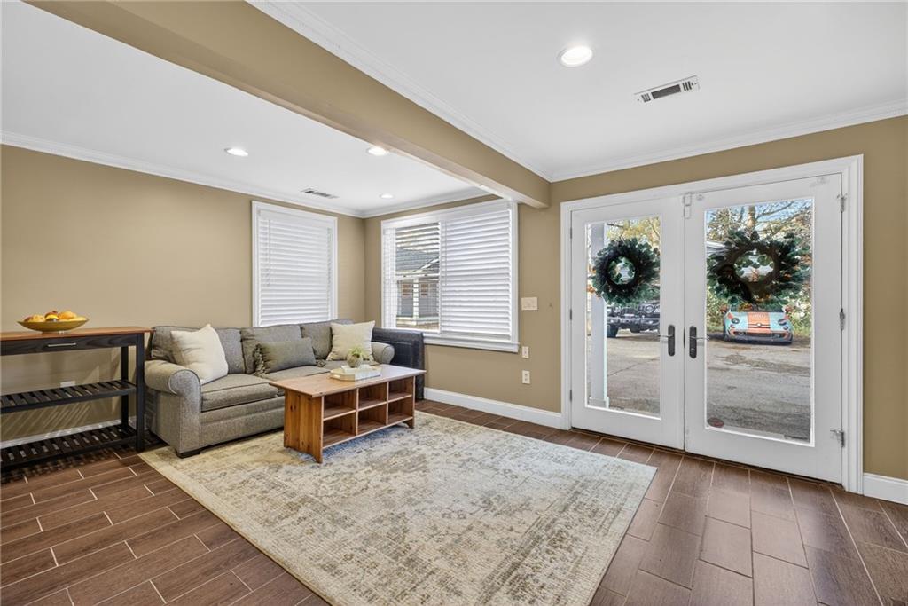 1040 Lindridge Drive NE