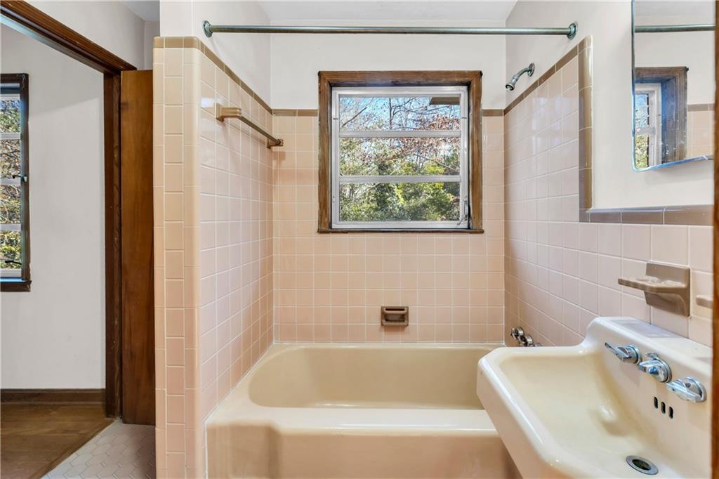 2425 Melinda Court NE