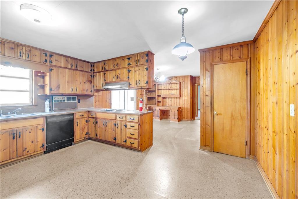 2425 Melinda Court NE