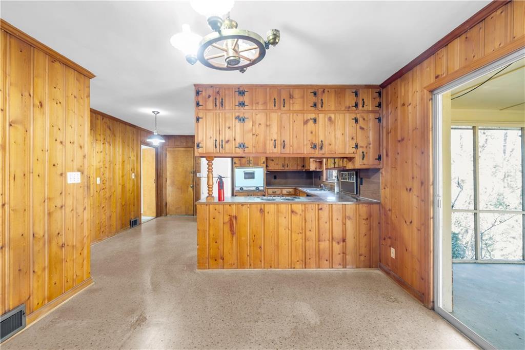 2425 Melinda Court NE