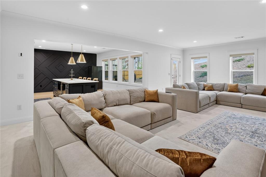 3745 Heddington Lane NE