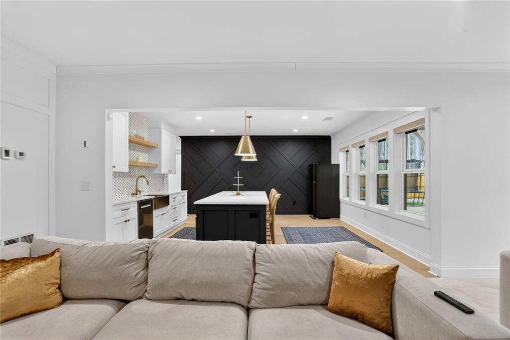 3745 Heddington Lane NE