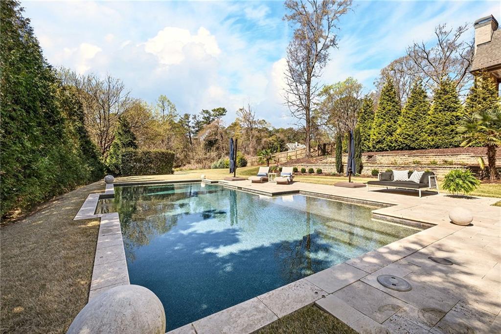 2838 Redding Road NE