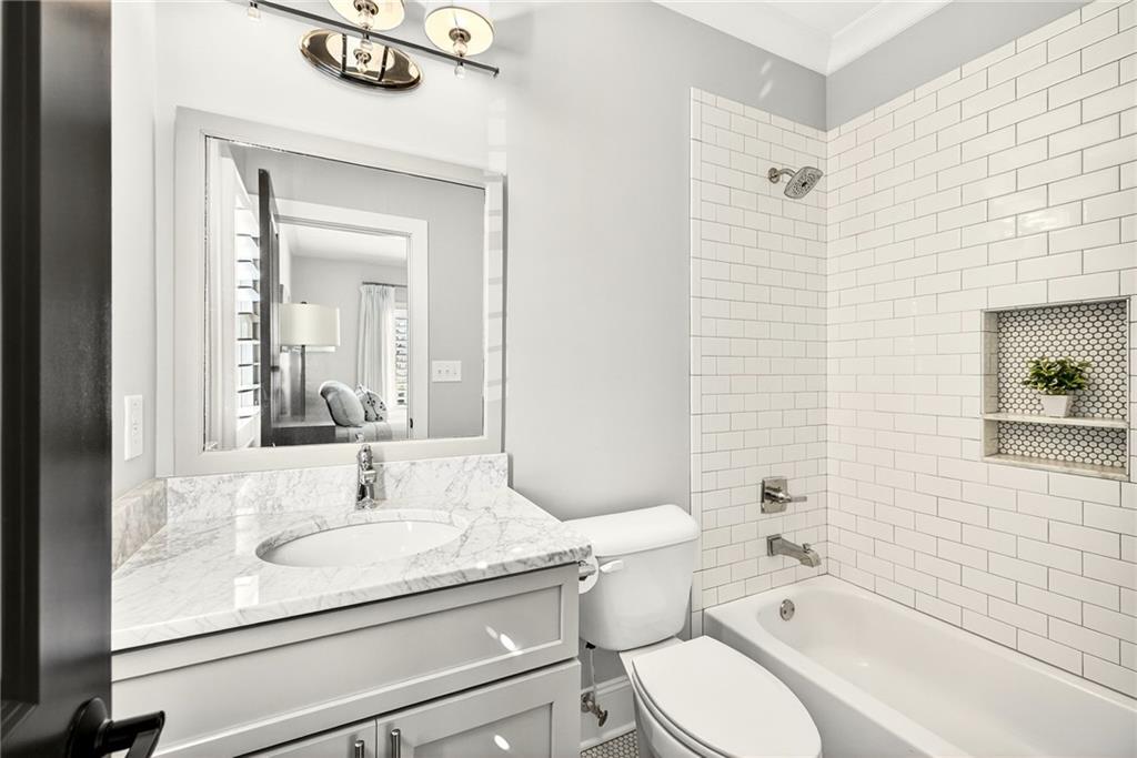 2838 Redding Road NE