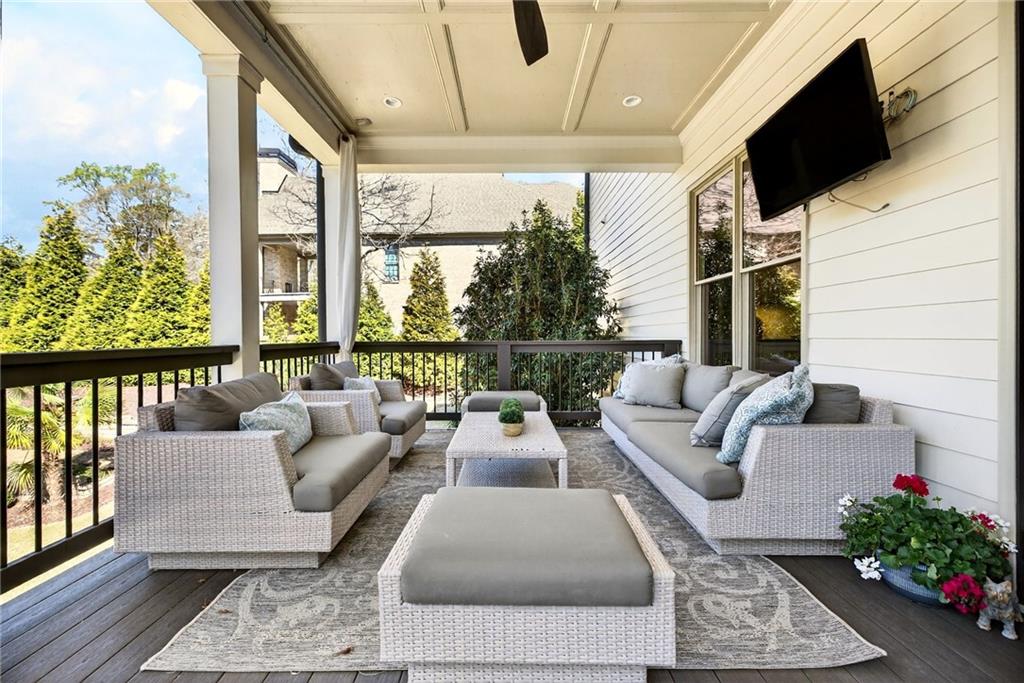 2838 Redding Road NE