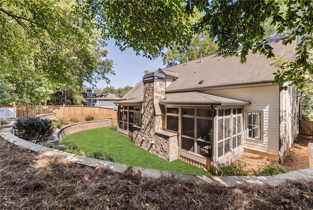 2872 Parkridge Drive NE