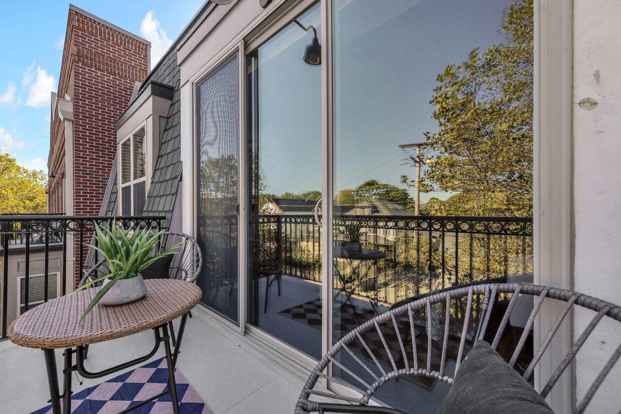 539 W 1st Avenue, 310