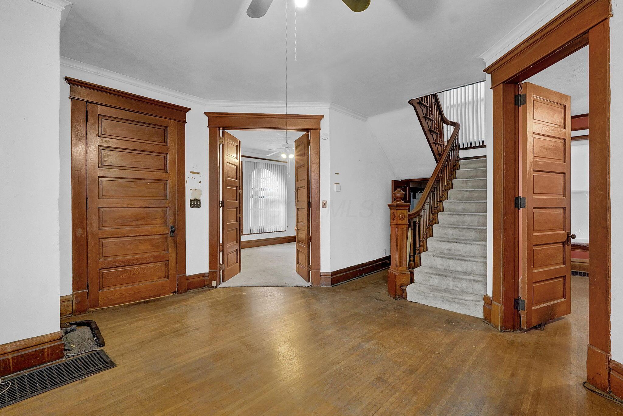 1318 E Long Street