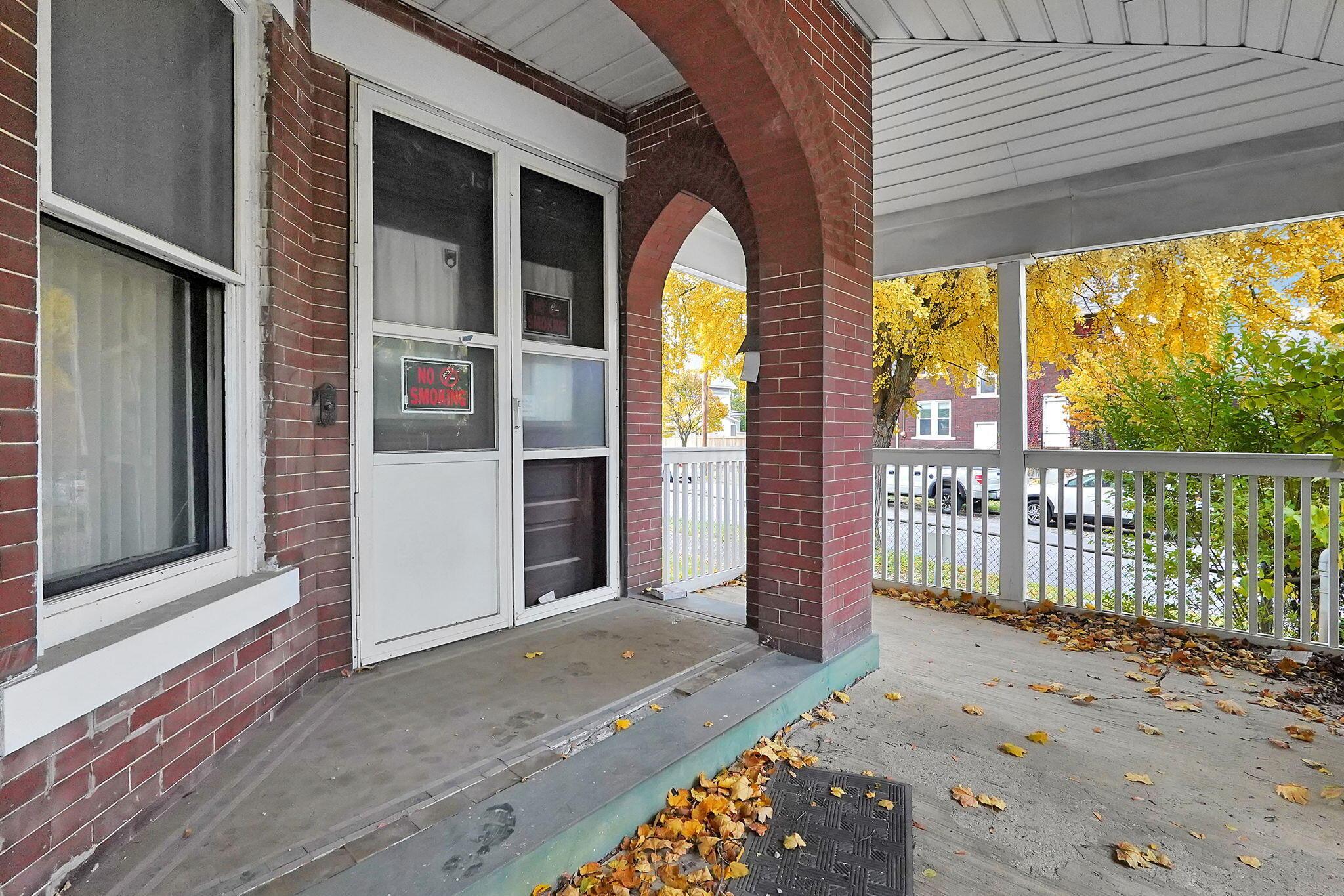 1318 E Long Street