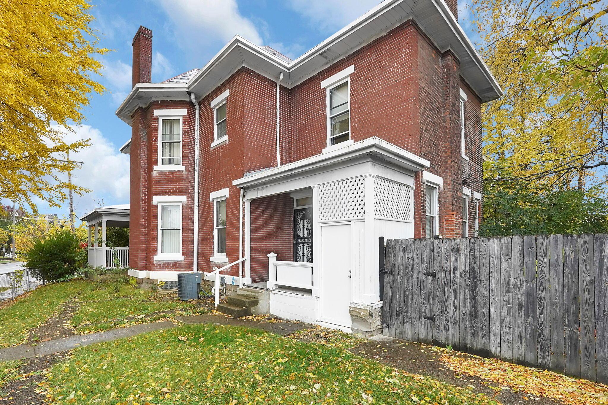 1318 E Long Street