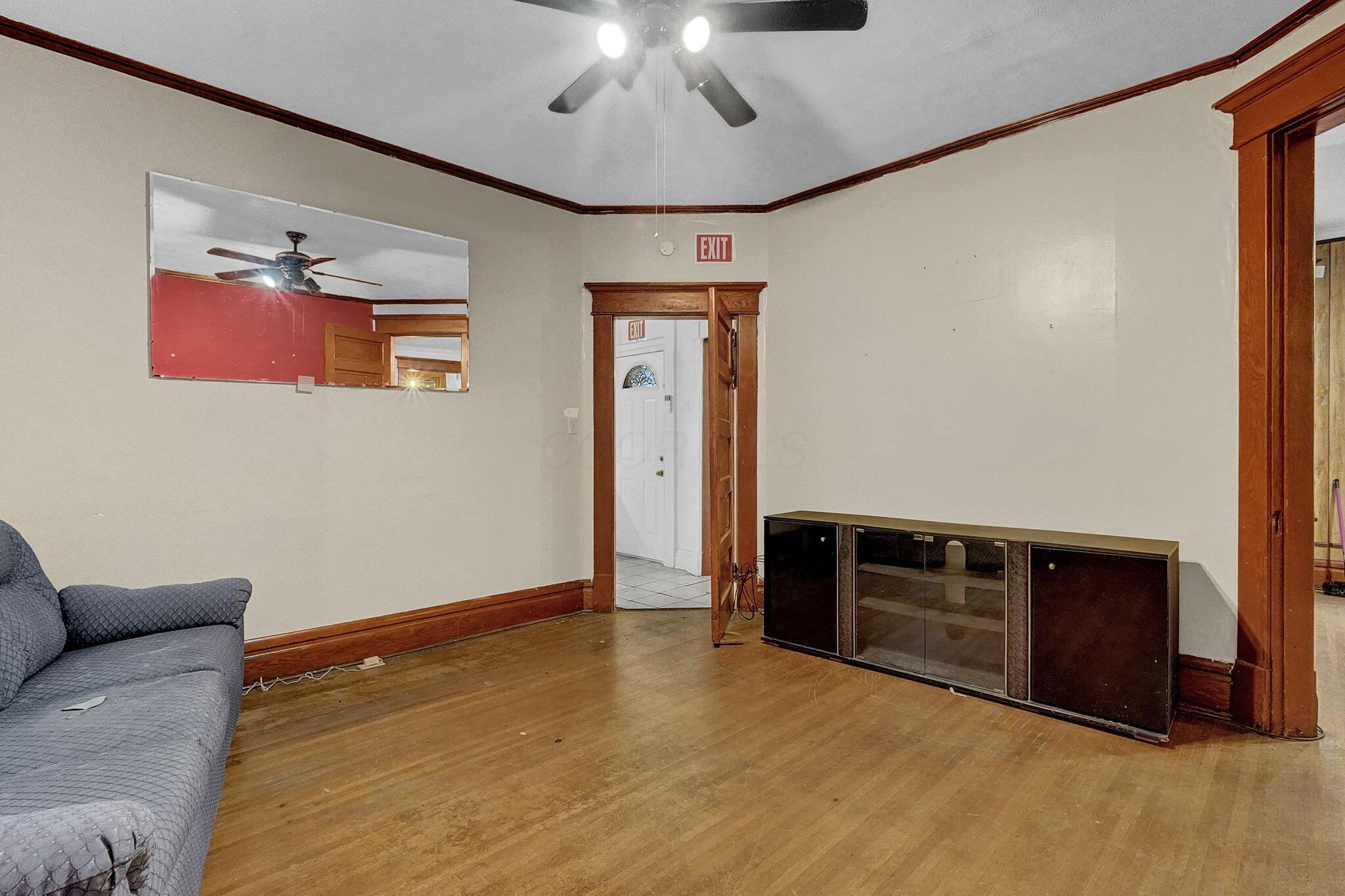 1318 E Long Street