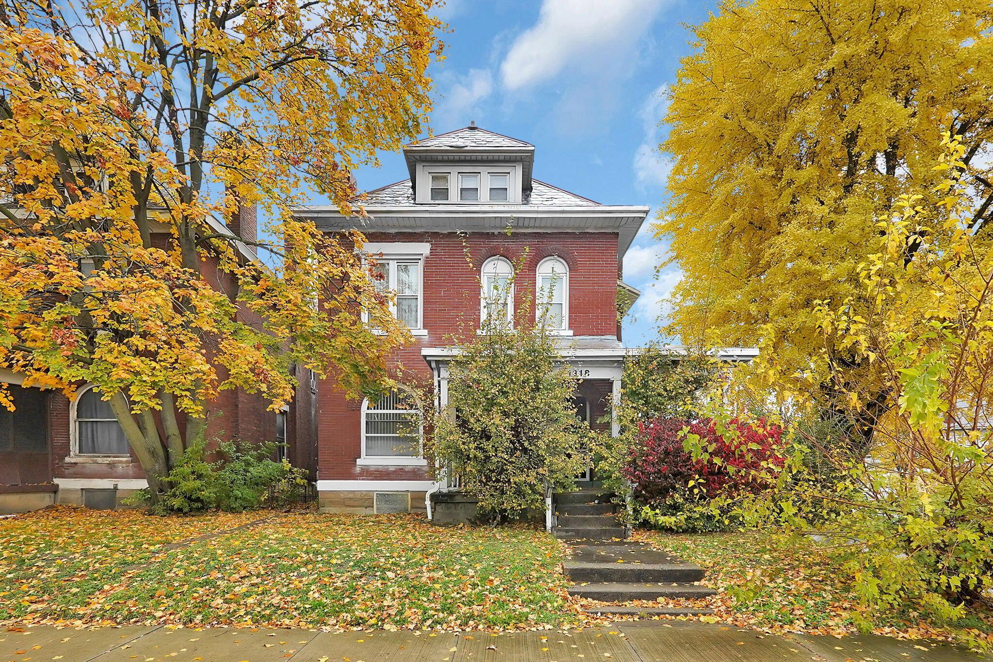 1318 E Long Street
