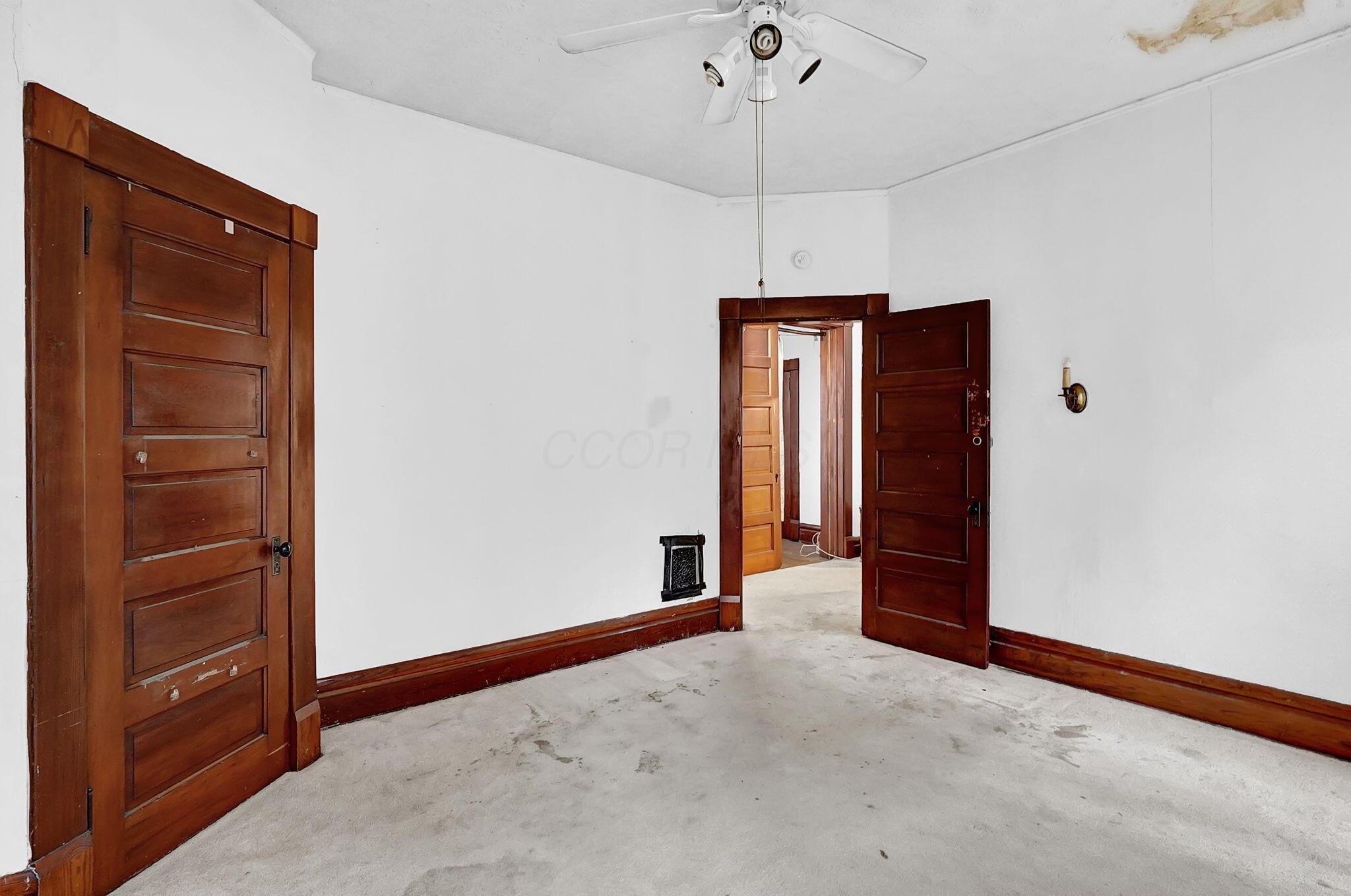 1318 E Long Street