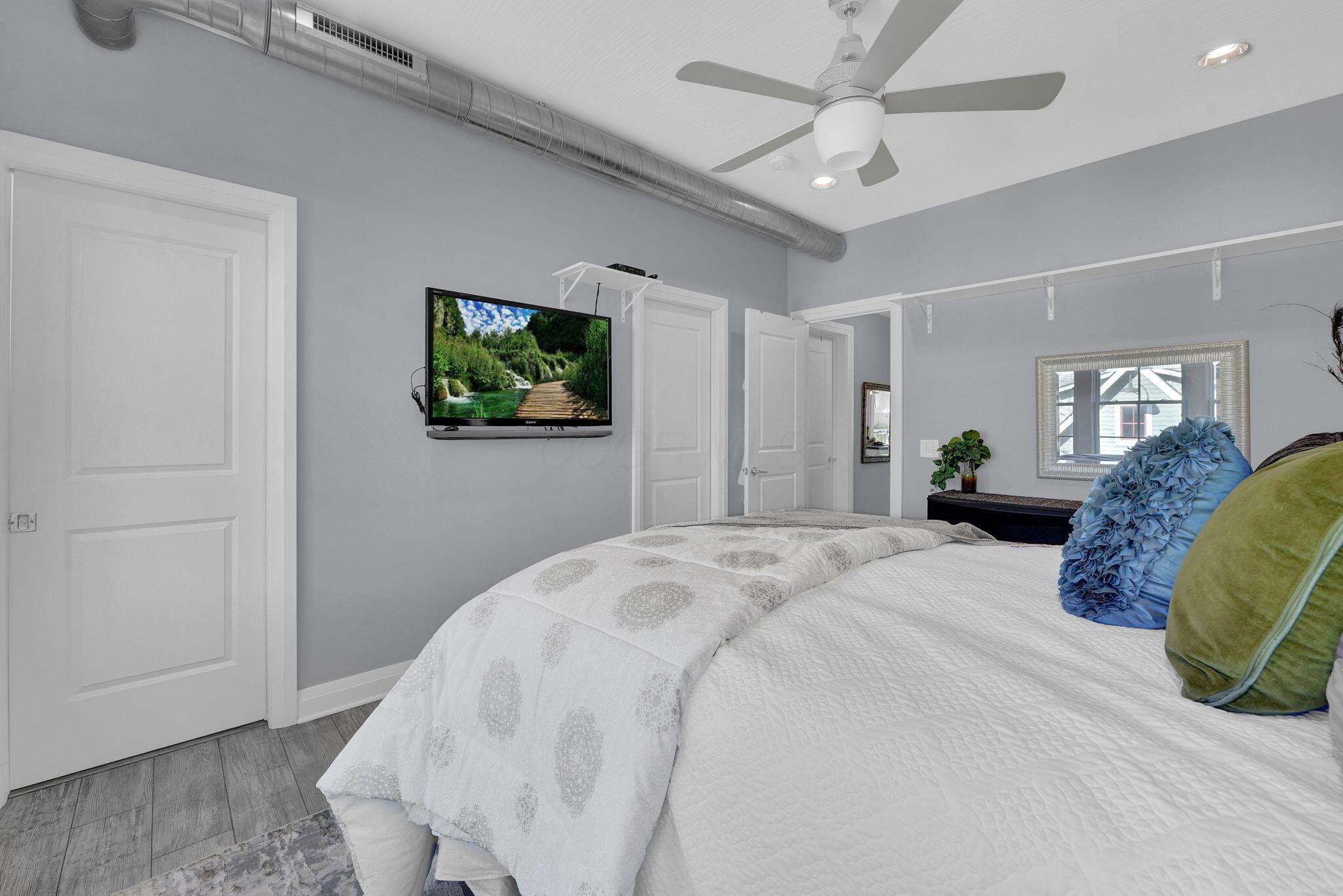 58 E Hubbard Avenue, C