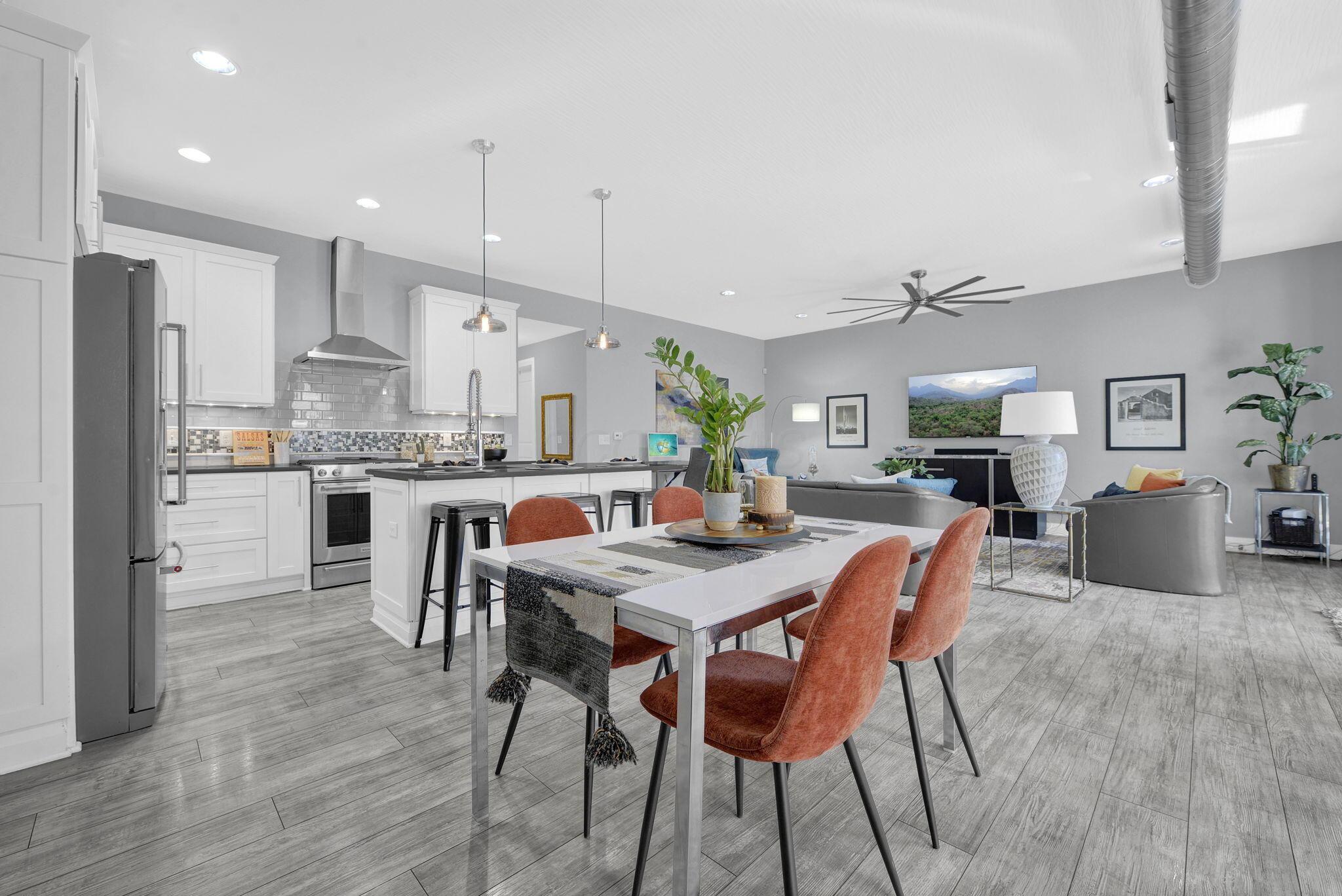 58 E Hubbard Avenue, C