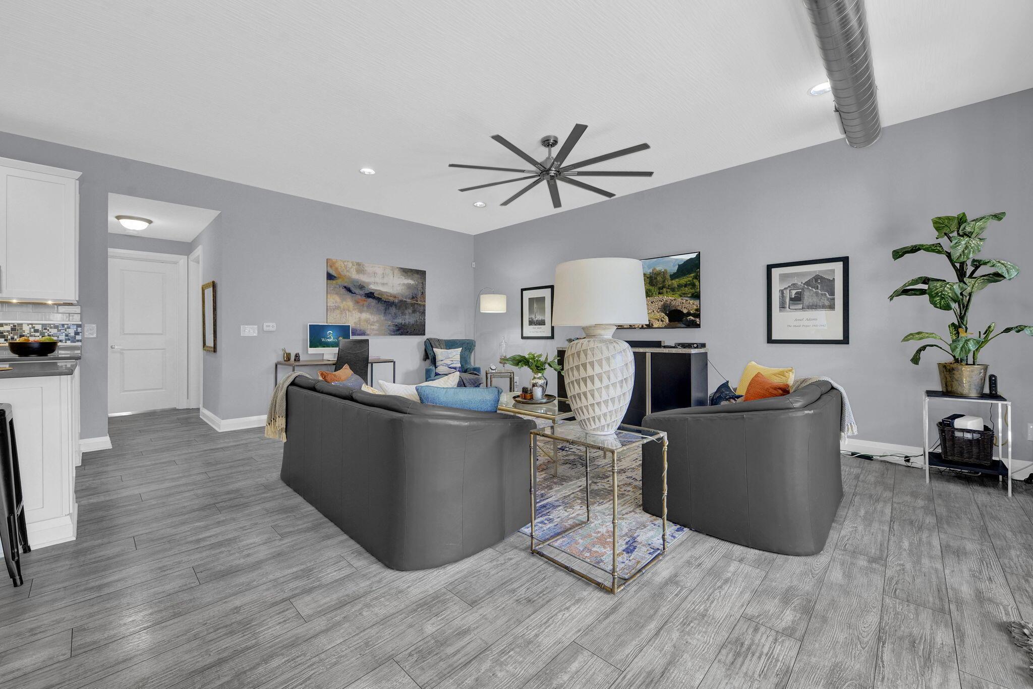 58 E Hubbard Avenue, C