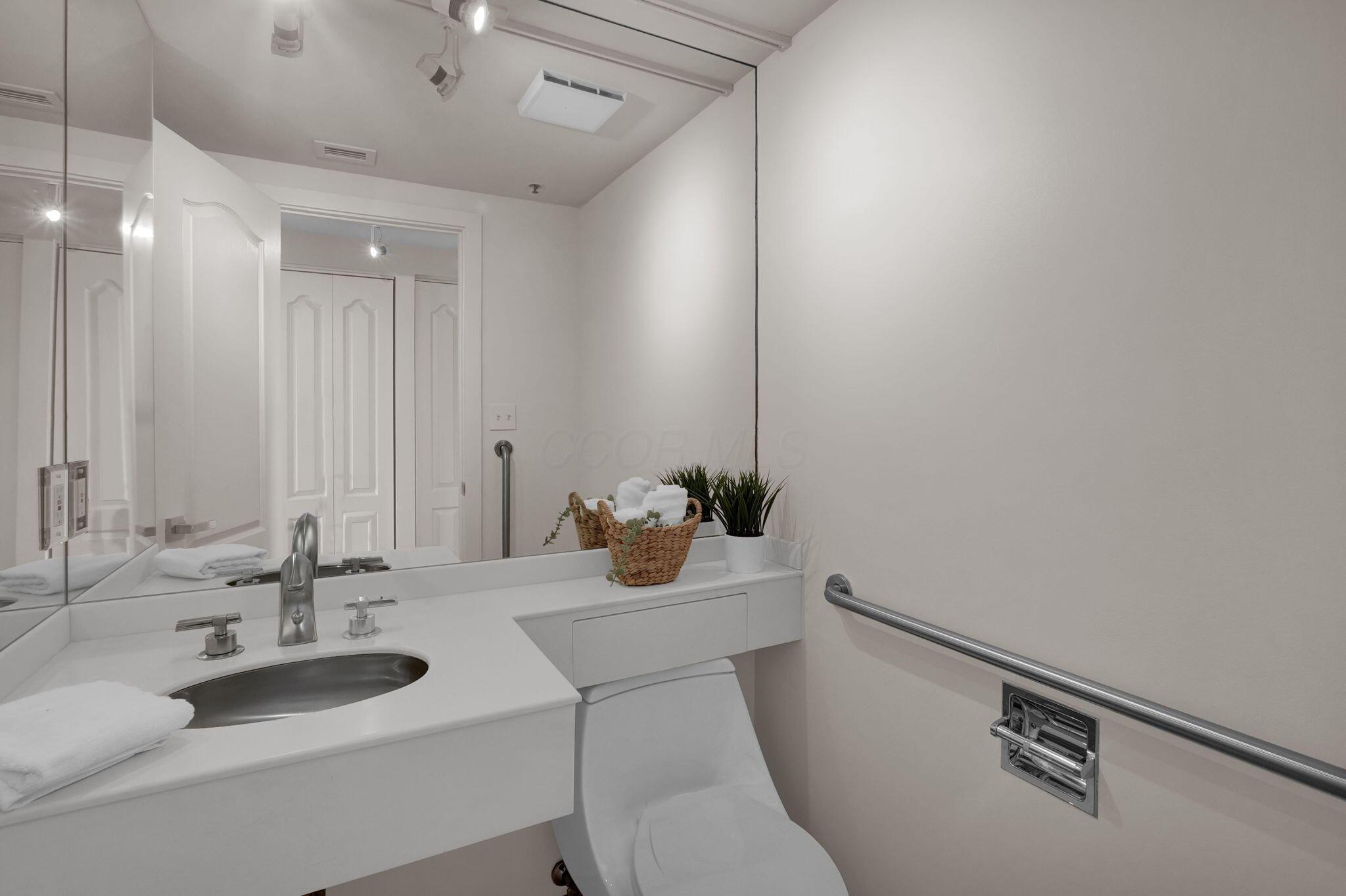 155 W Main Street, 802