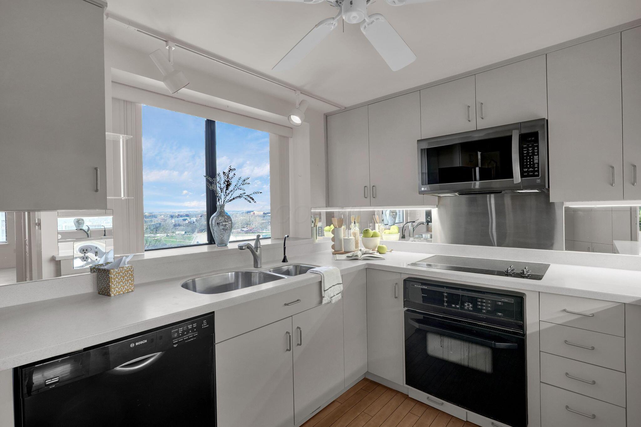 155 W Main Street, 802