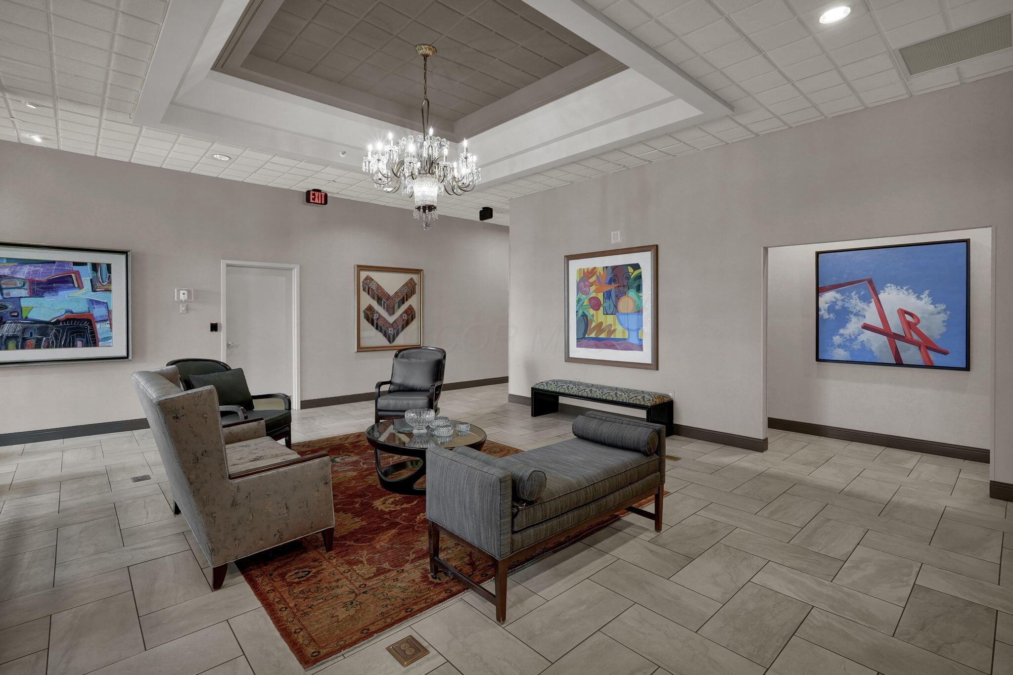 155 W Main Street, 802