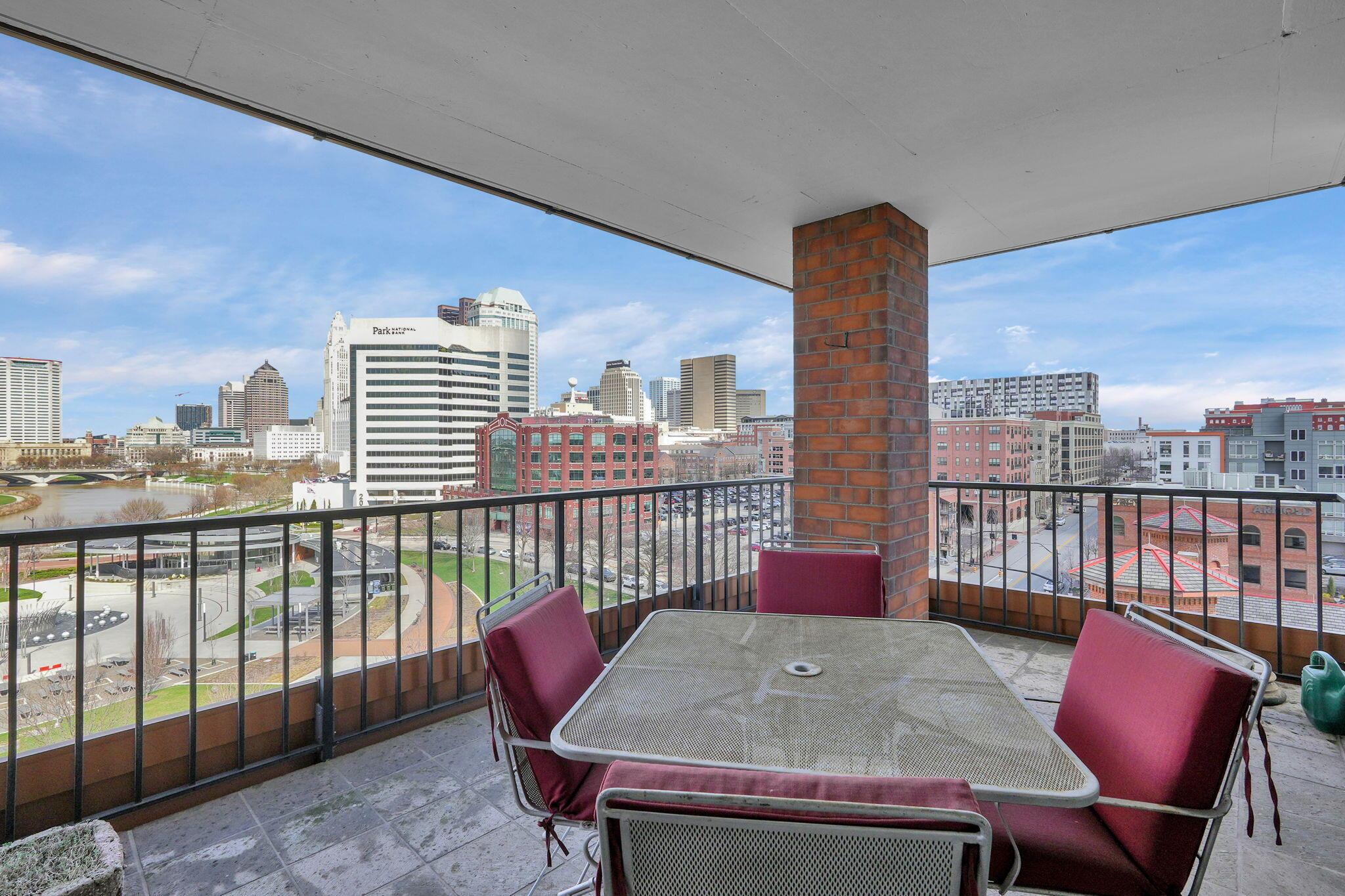 155 W Main Street, 802