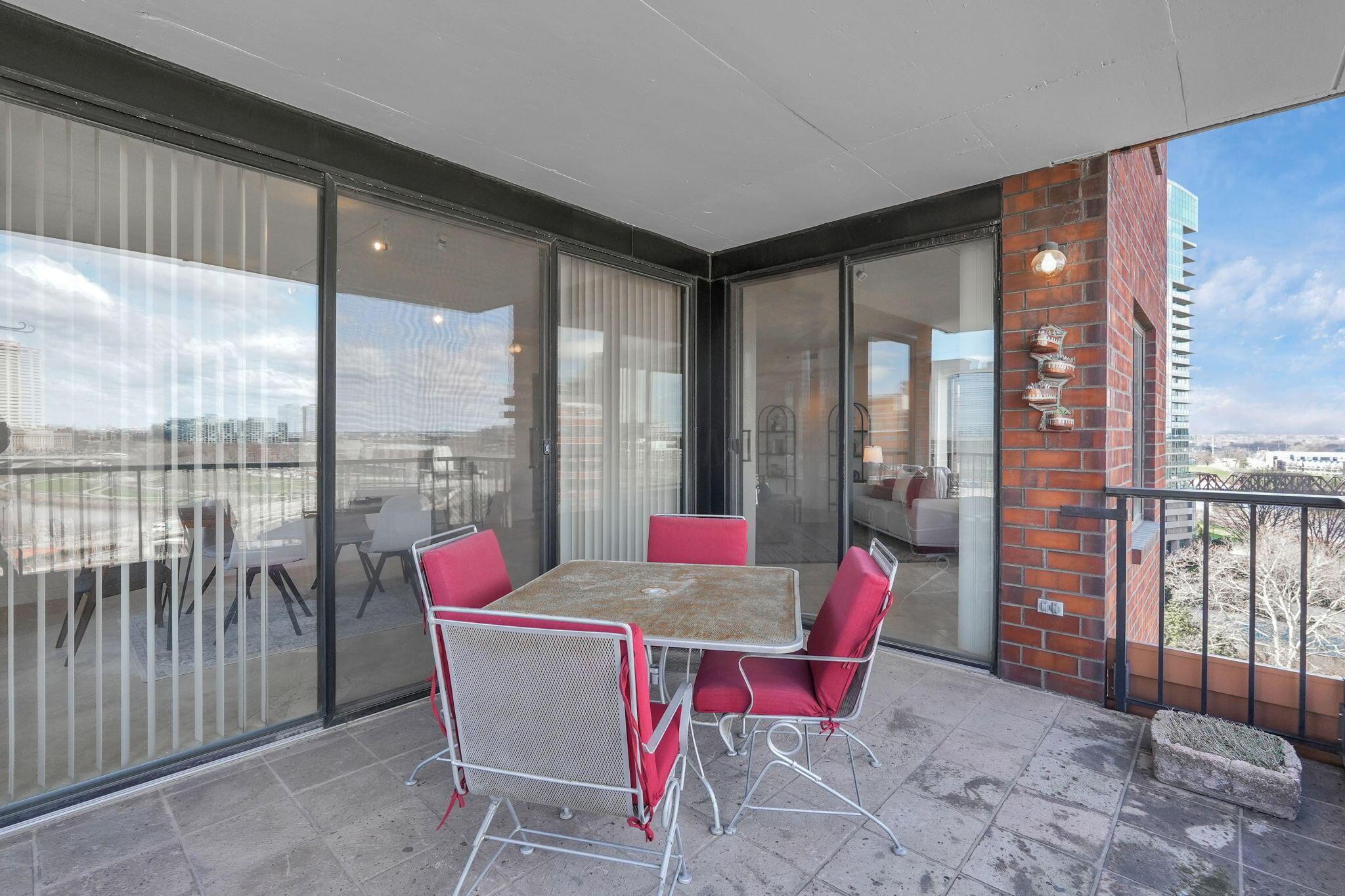 155 W Main Street, 802