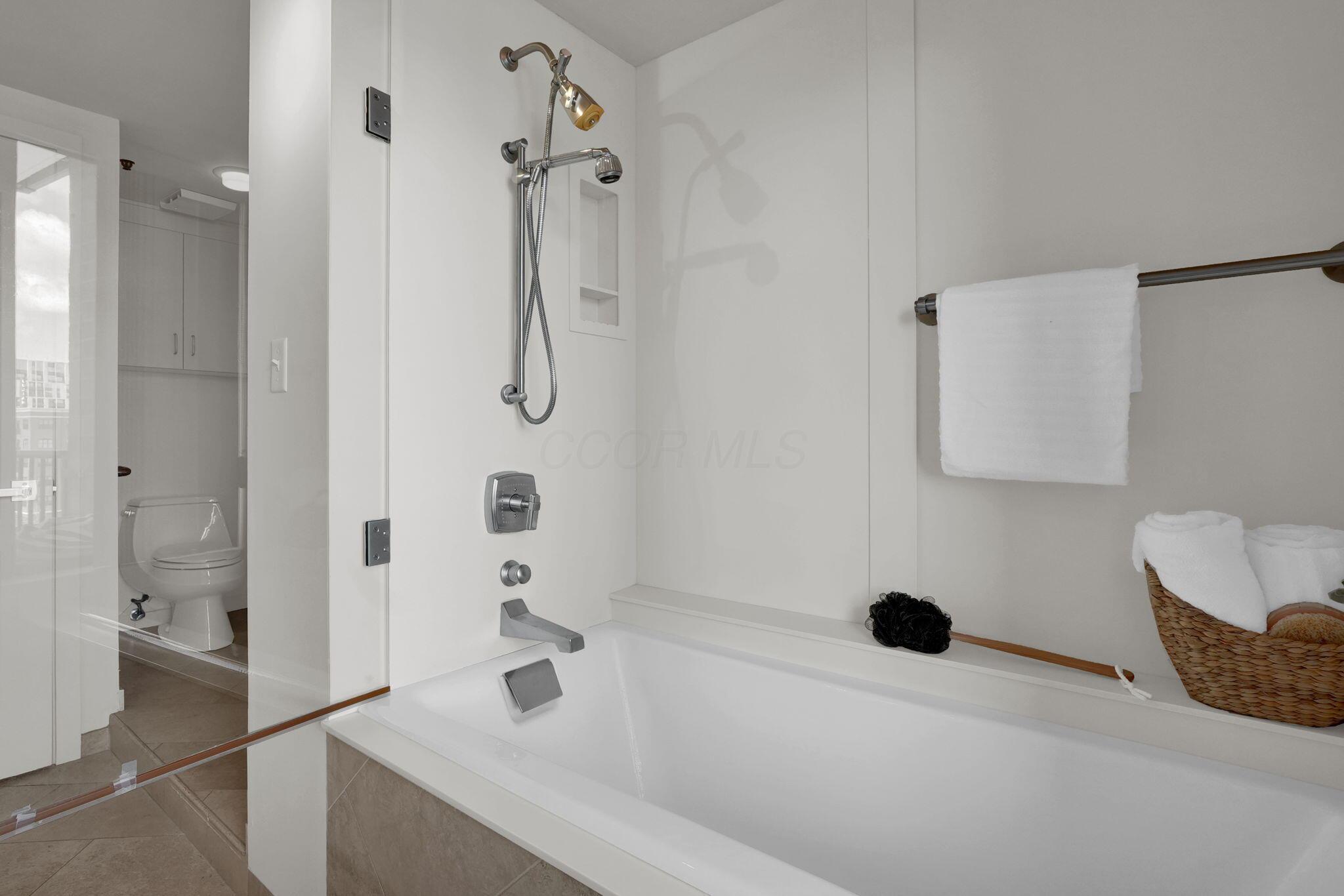 155 W Main Street, 802