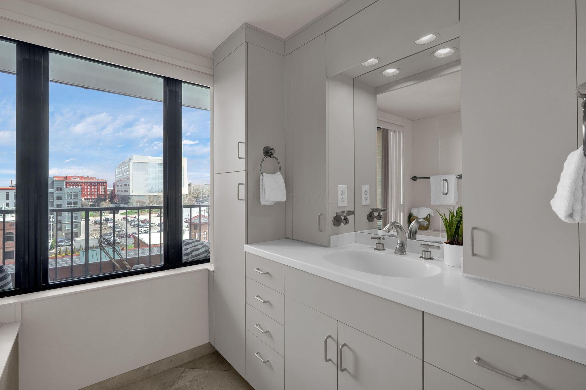 155 W Main Street, 802