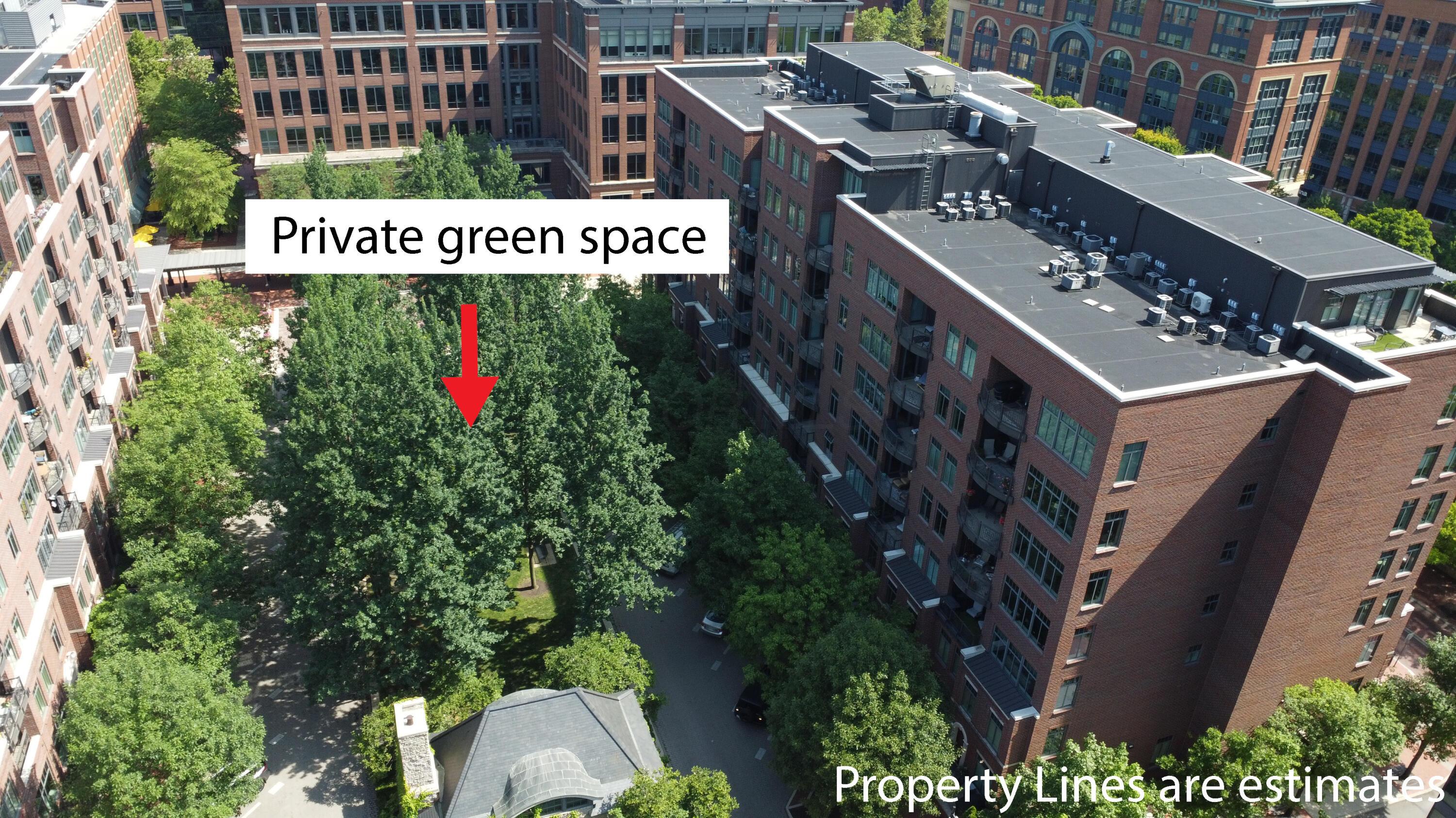 250 Daniel Burnham Square, 702