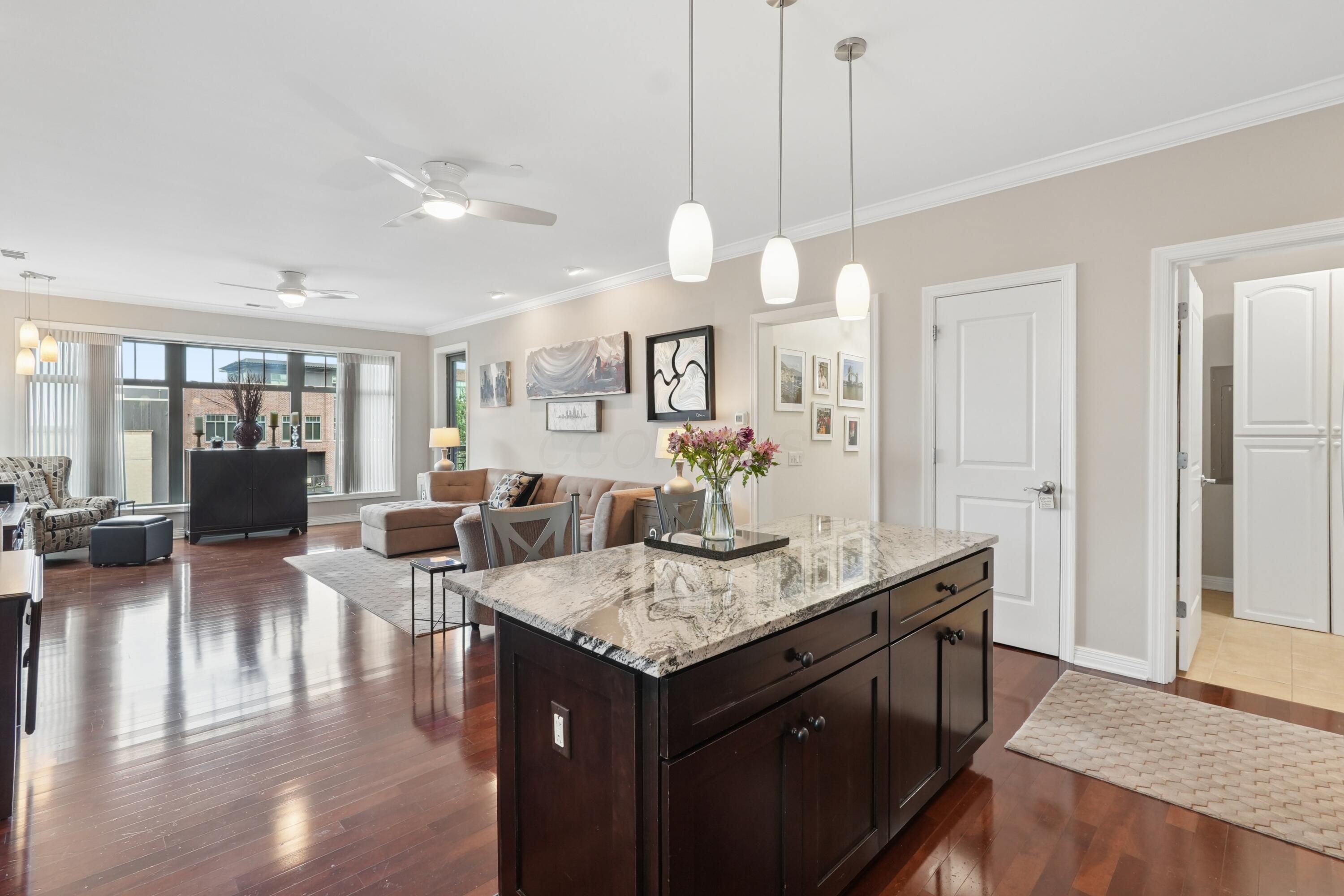 250 Daniel Burnham Square, 702