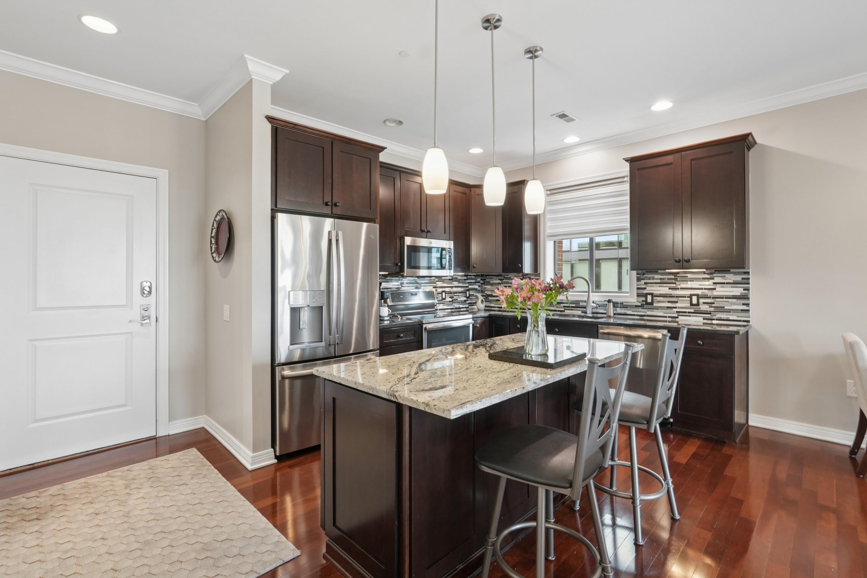 250 Daniel Burnham Square, 702