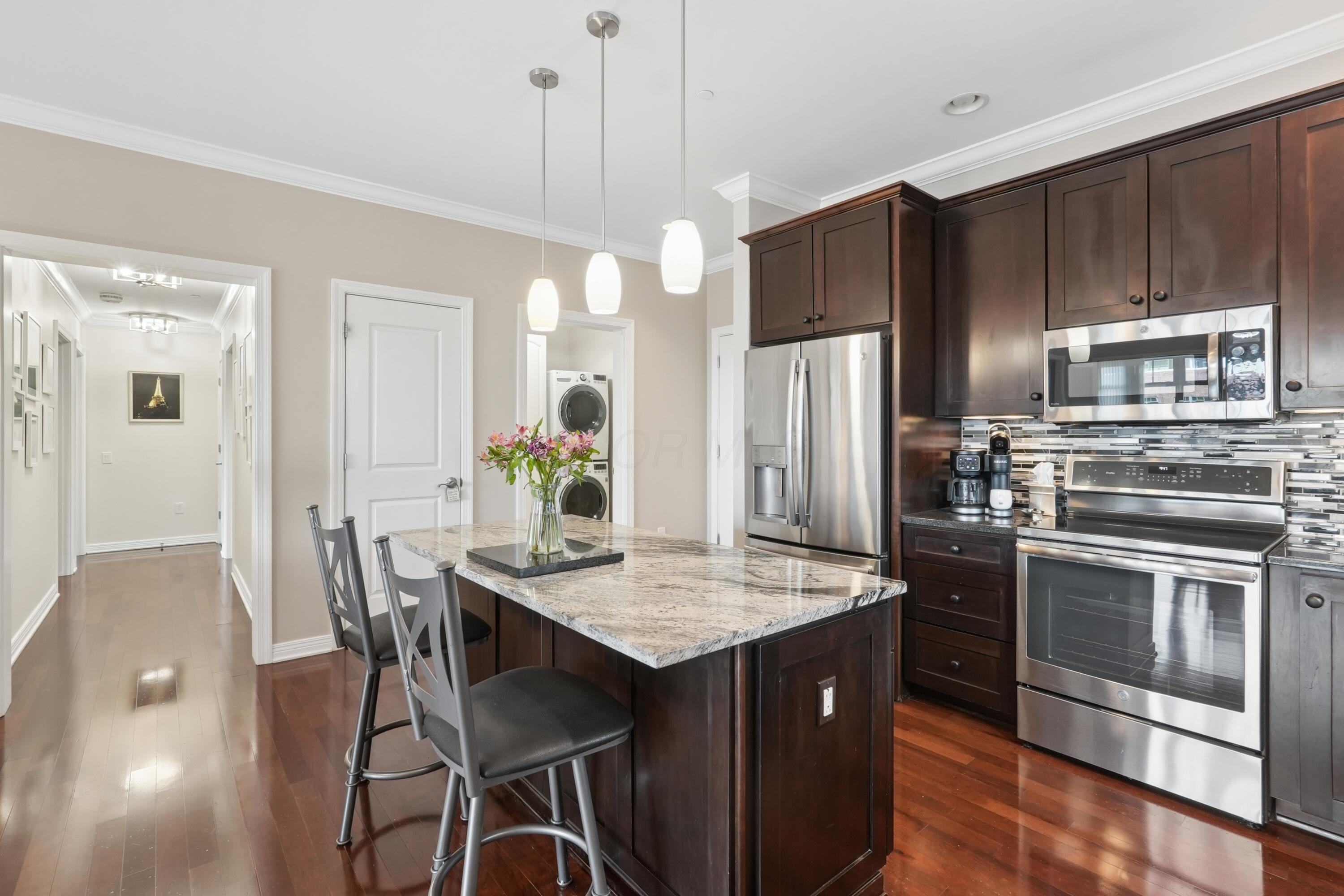 250 Daniel Burnham Square, 702