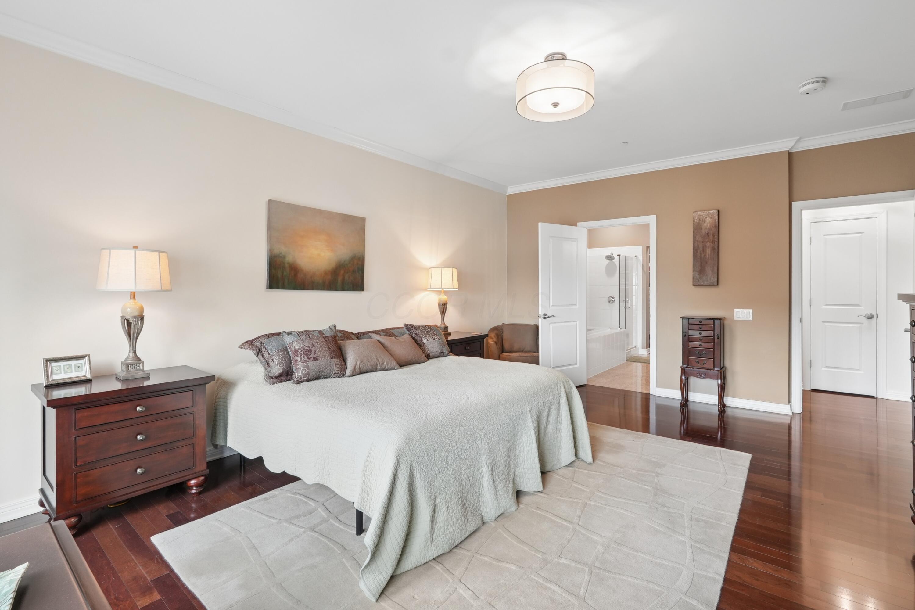 250 Daniel Burnham Square, 702