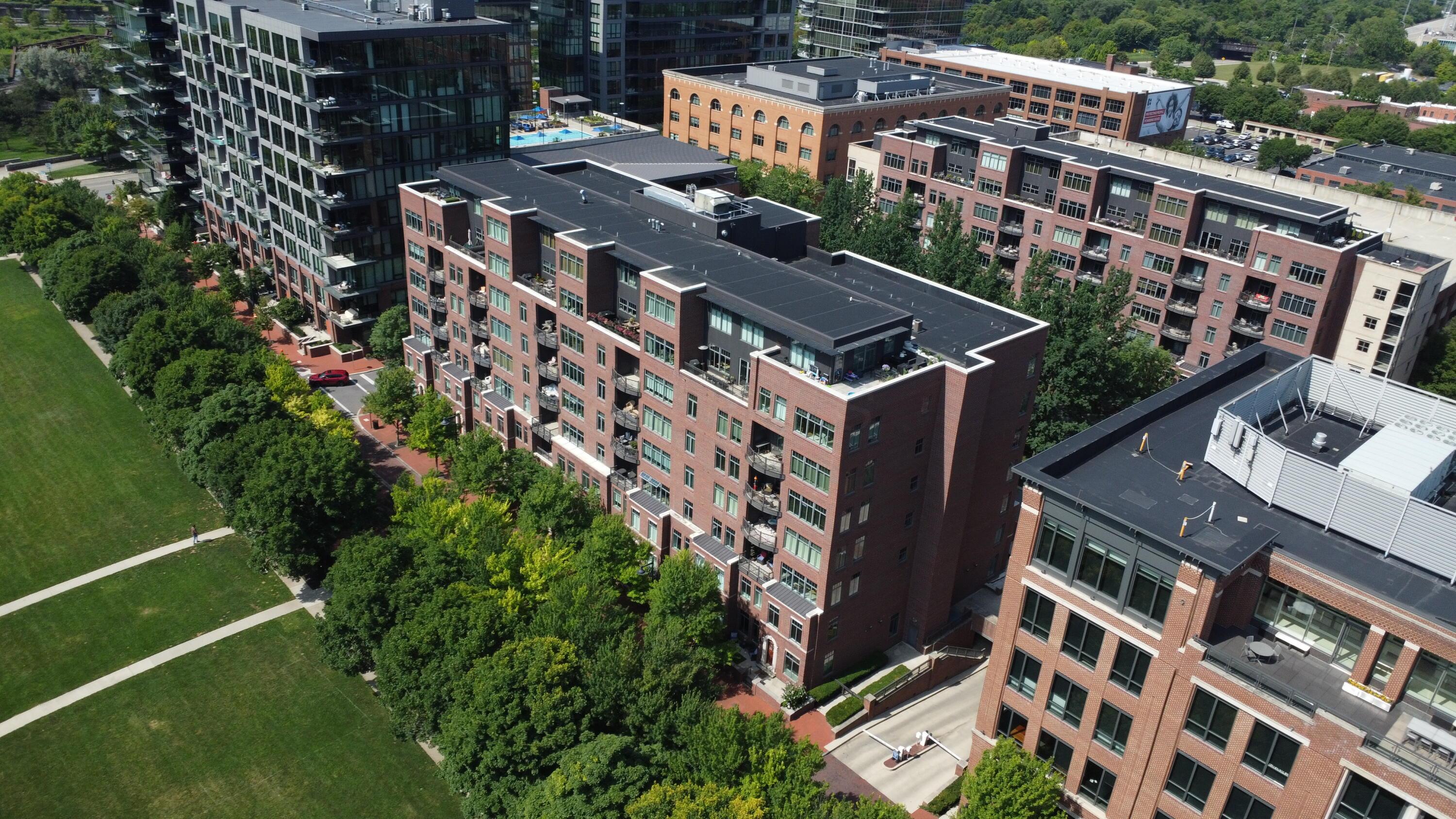 250 Daniel Burnham Square, 702
