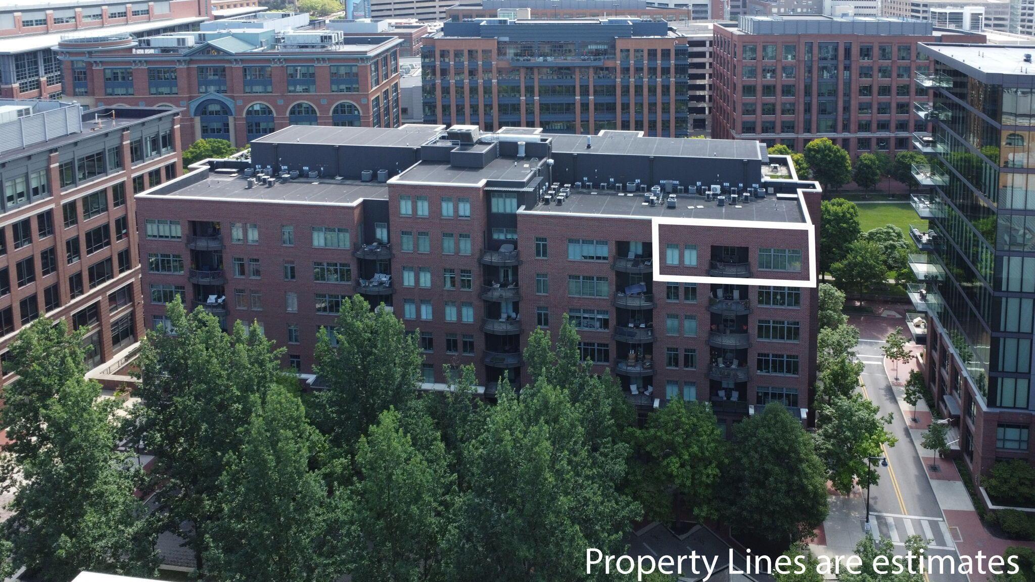 250 Daniel Burnham Square, 702